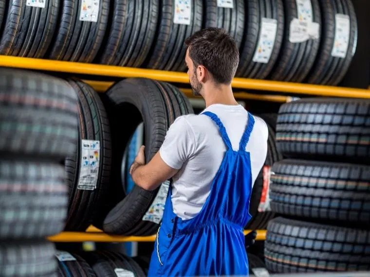 Karamanlı Oto Lastikçi